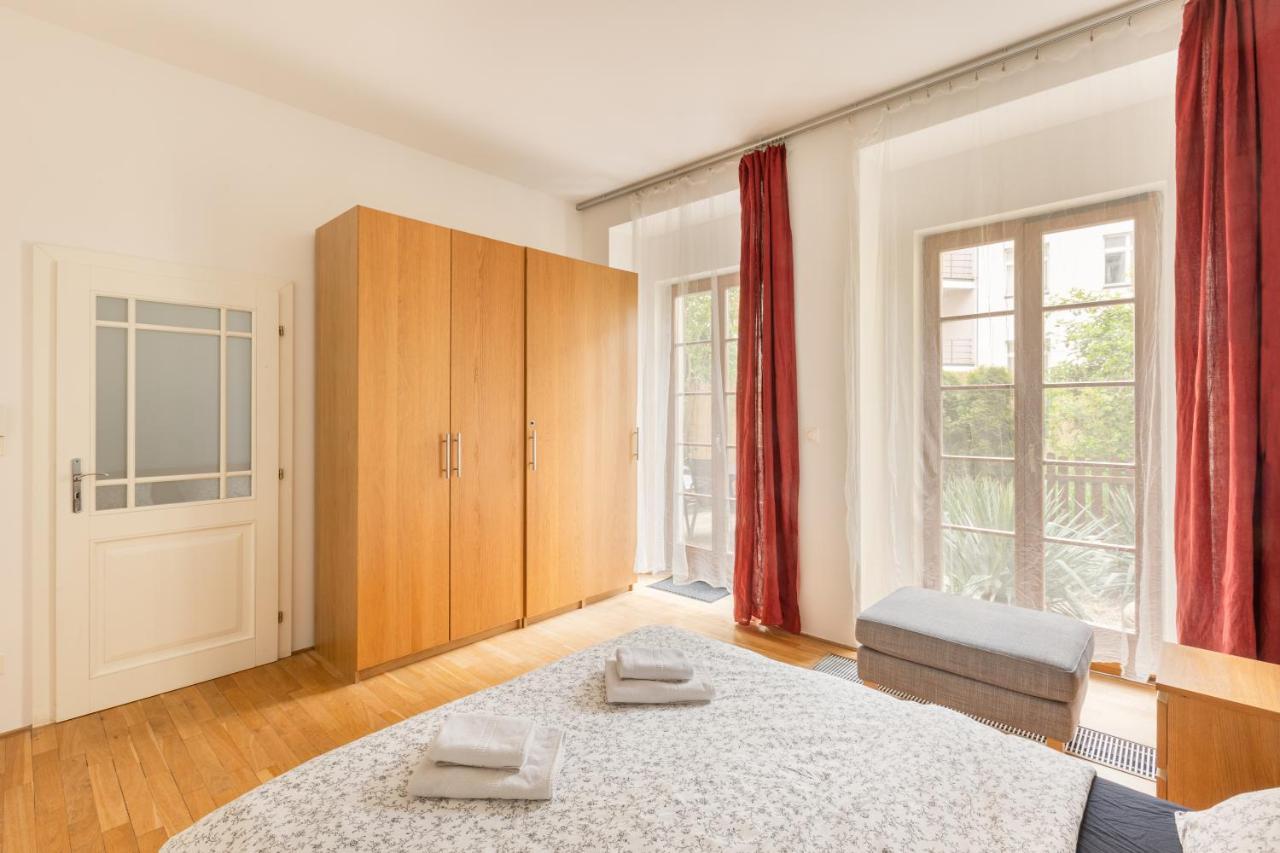 City Centre Garden Apartment With Parking Praga Exterior foto