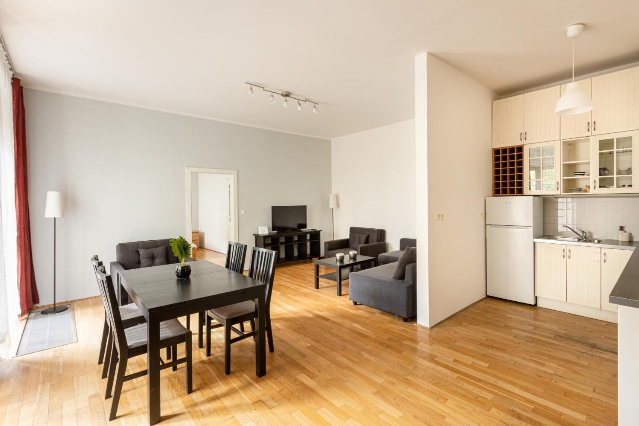 City Centre Garden Apartment With Parking Praga Exterior foto